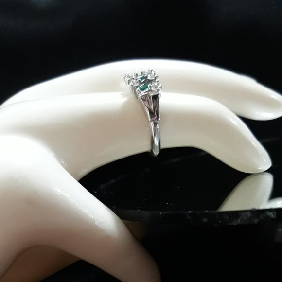 AVON COLLECTIBLE RING EMERALD CZ SIZE 5 SILVER ANTIQUE PAST PRESENT FUTURE - Picture 3 of 11
